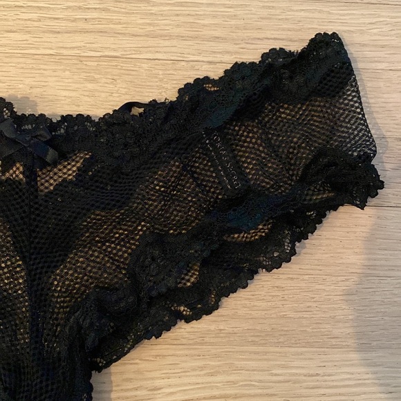 Victoria’s Secret Very Sexy Booty Undies - Picture 4 of 8